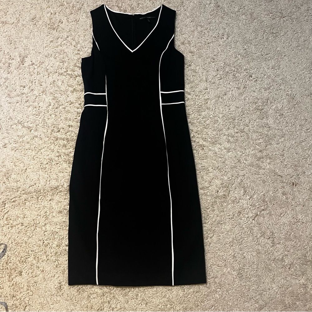 White House Black Market SL Piped Knit Sheath size 8